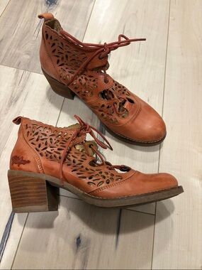 Portofino Rust Laser-Cut Lace-Up Leather Heeled Booties s38